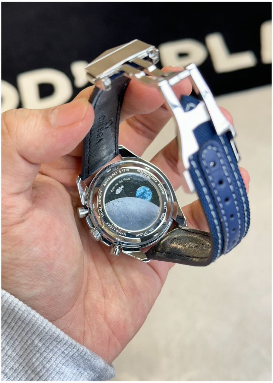 omeg a speedmaster silver snoopy