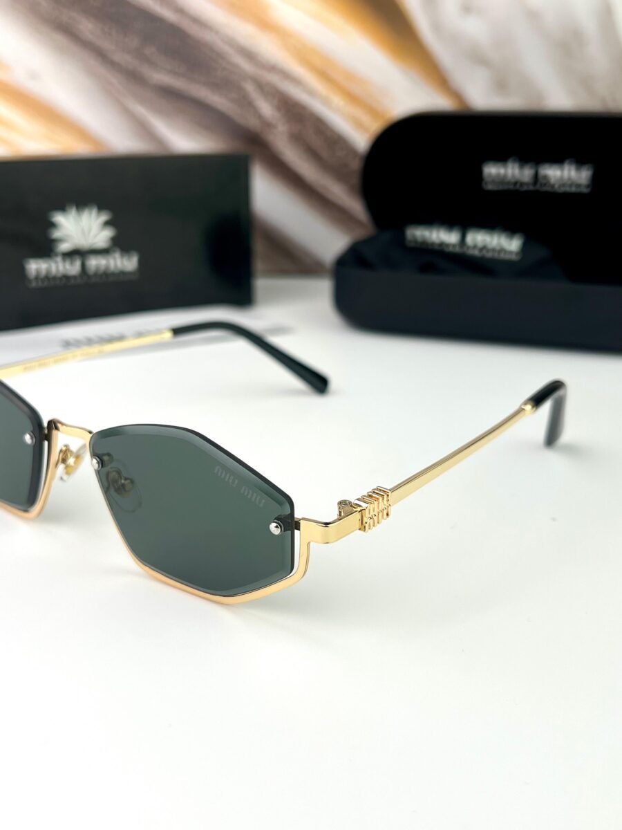 mzubgis3c9ak0zq4ojmcppapra98ykvwuvrrenvc.jpeg miu miu sunglass d