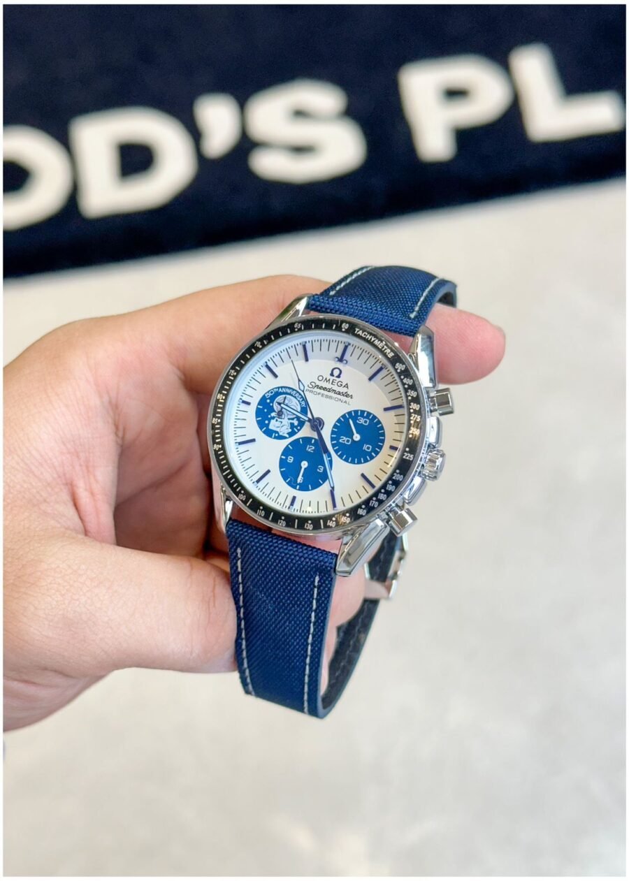 omeg a speedmaster silver snoopy