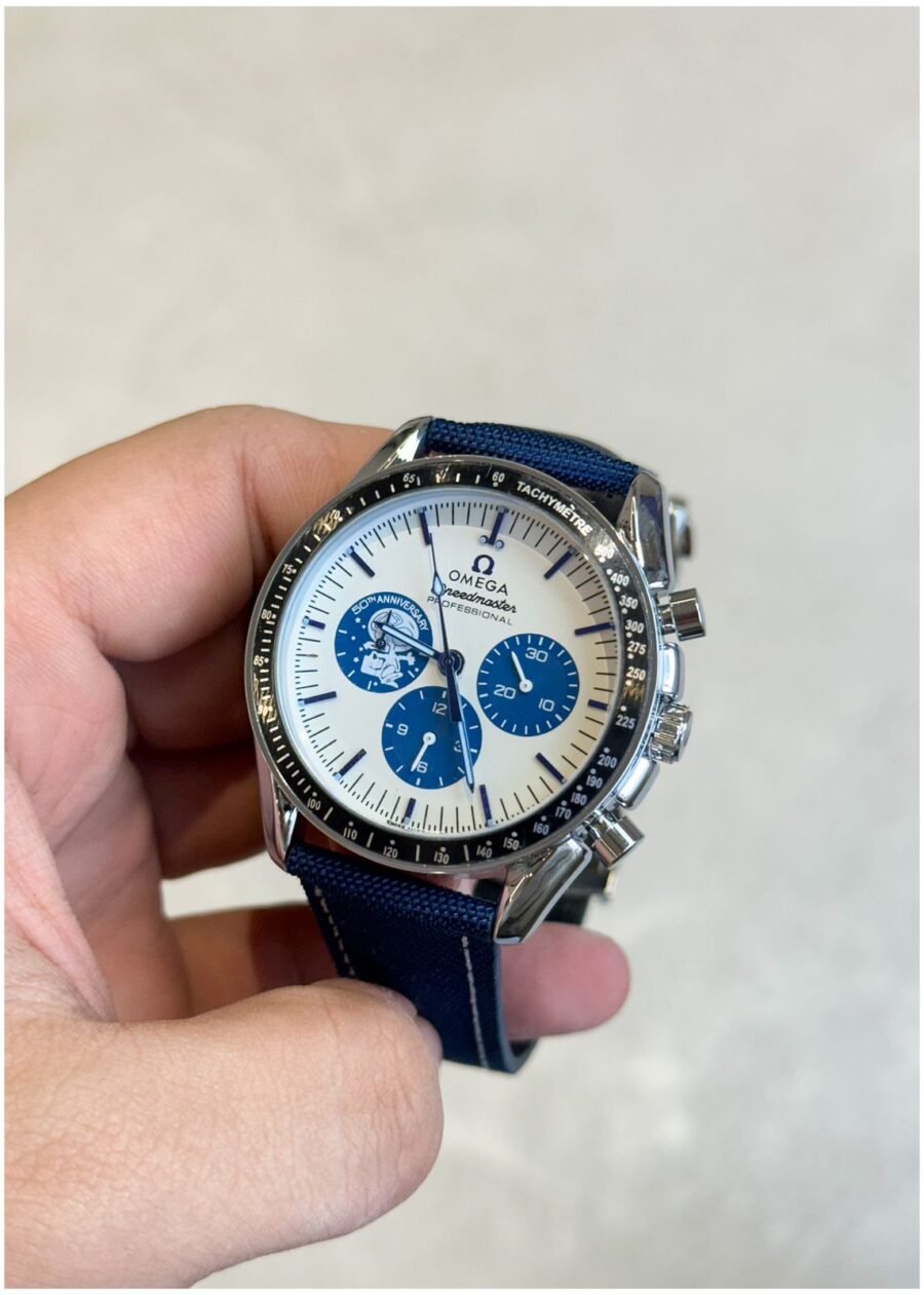 omeg a speedmaster silver snoopy
