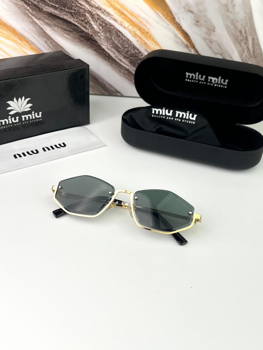 mzubgis3c9ak0zq4ojmcppapra98ykvwuvrrenvc.jpeg miu miu sunglass d