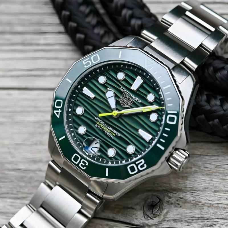 Tag_g Aquaracer Professional 200 Date Automatic Taitanum mate zik zake line silver green